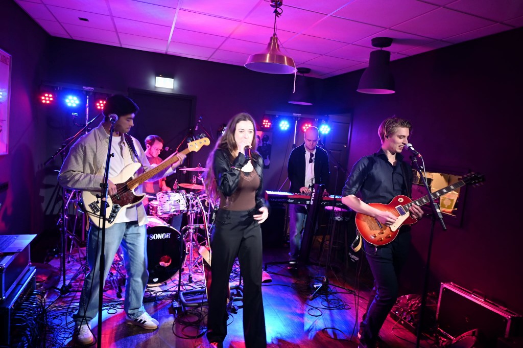 ../Images/10 jaar Ro's Barbershop 025.jpg